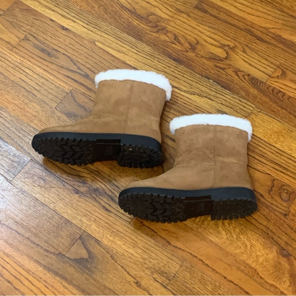 Old Navy Cozy Faux-Suede Faux-Fur Trim Boots Booties Tan Brown Color NWOT
Girls - Picture 4 of 13